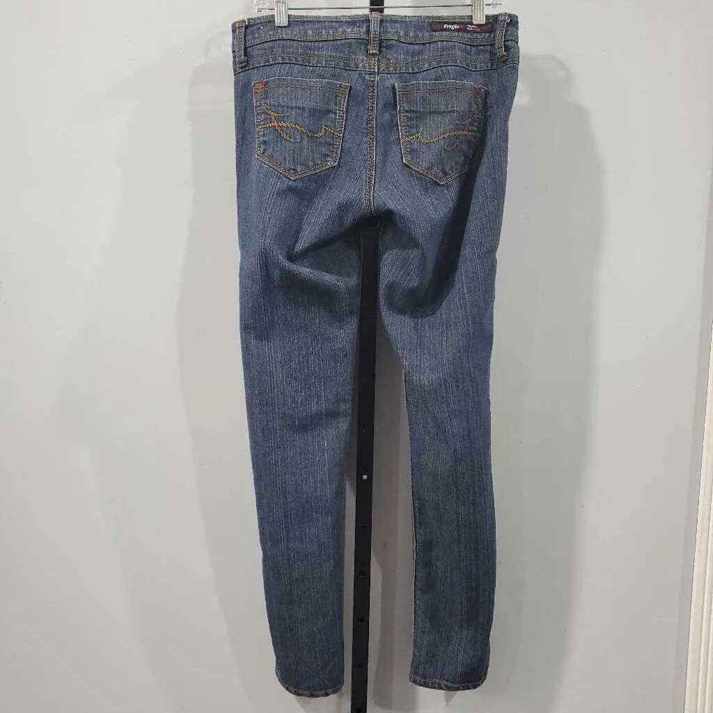 Fragile Jeans 9