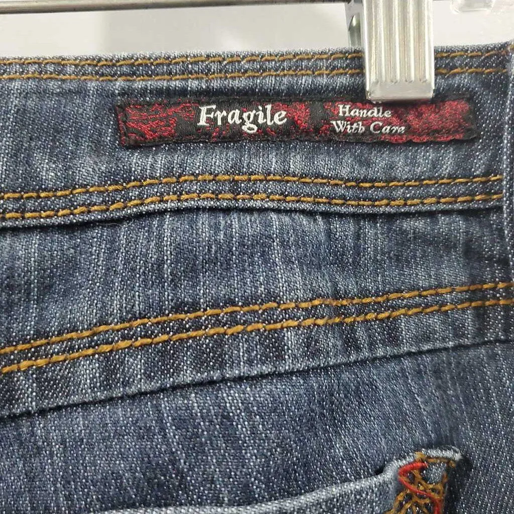 Fragile Jeans 9